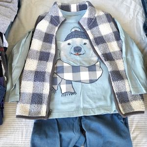 Boys Carter's 3pc outfit size 5T